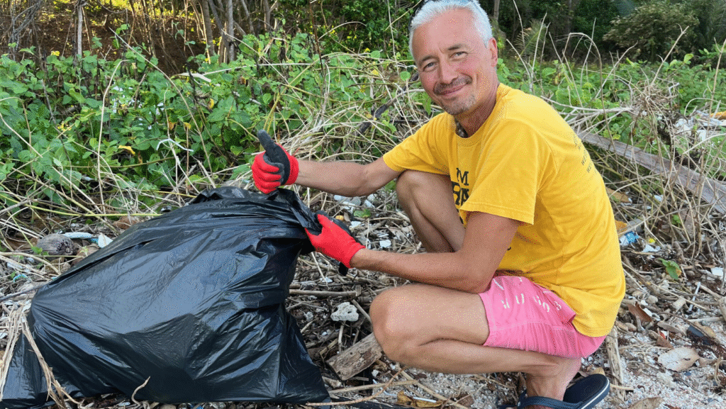 Dobrovolník z Trash Hero